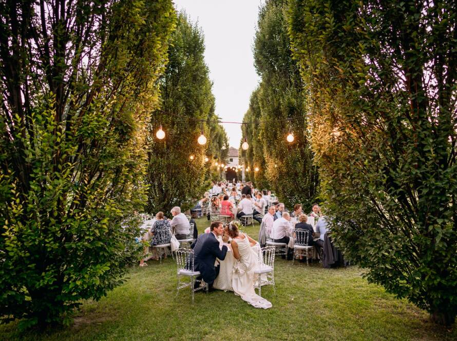 Tra emozioni e momenti indimenticabili, le nozze a Palazzo Monti della Pieve di Luisa e Fabio hanno celebrato un’autentica storia d’amore.
